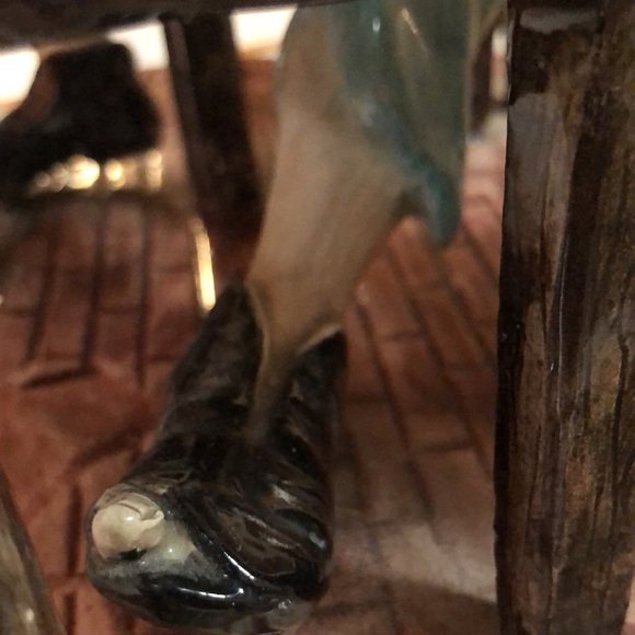 Vintage Derelect cardplayer collectible ceramic sculpture. - Picture 8 of 12